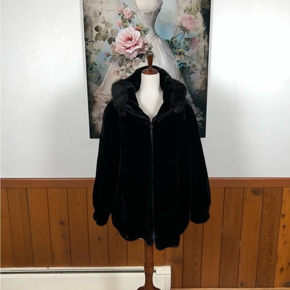 Super Cool Vintage Y2K Gallery Faux Fur Bomber Jacket! - Picture 2 of 7